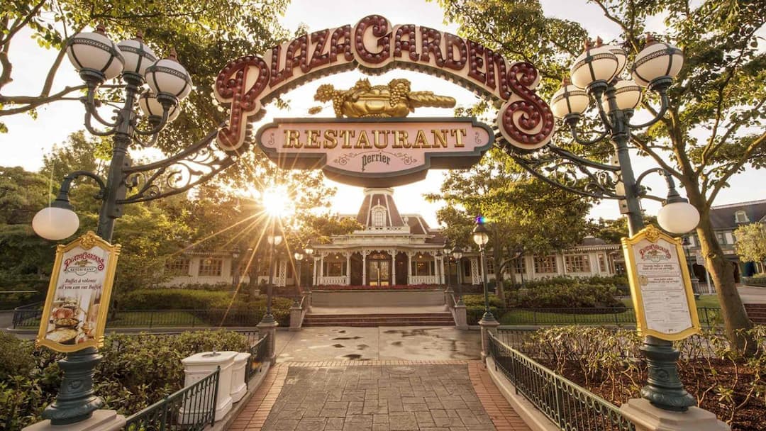 Repas avec les Personnages au Plaza Gardens