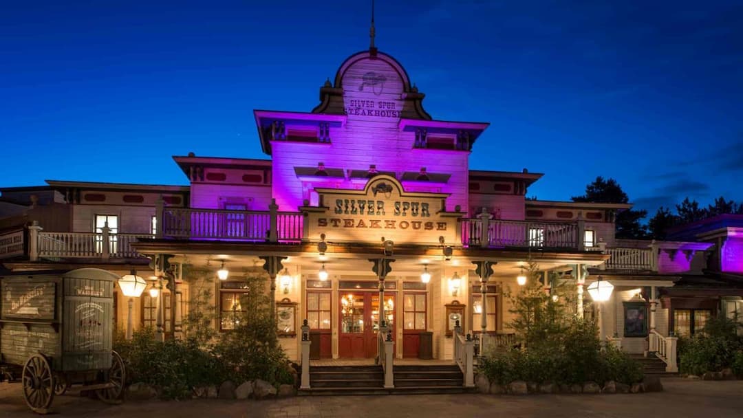 The Lakeside Table: A Foodie’s Guide to Waterfront Dining in Disney Adventure World